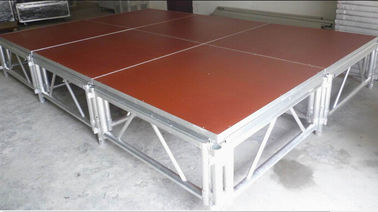 中国 赤 3 -水平な合板のスリップ防止板が付いているアルミニウム段階のプラットホーム サプライヤー