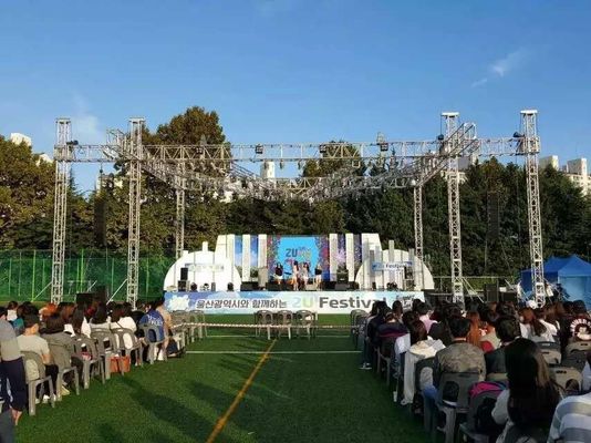 照明ボルト トラス アルミニウム屋根のトラスは再使用された耐食性のサイズ300*300を再生します